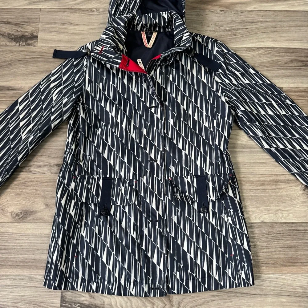 Land's End Women's Storm Raker Rain Jacket Classic Navy Ivory Size Small 2-4